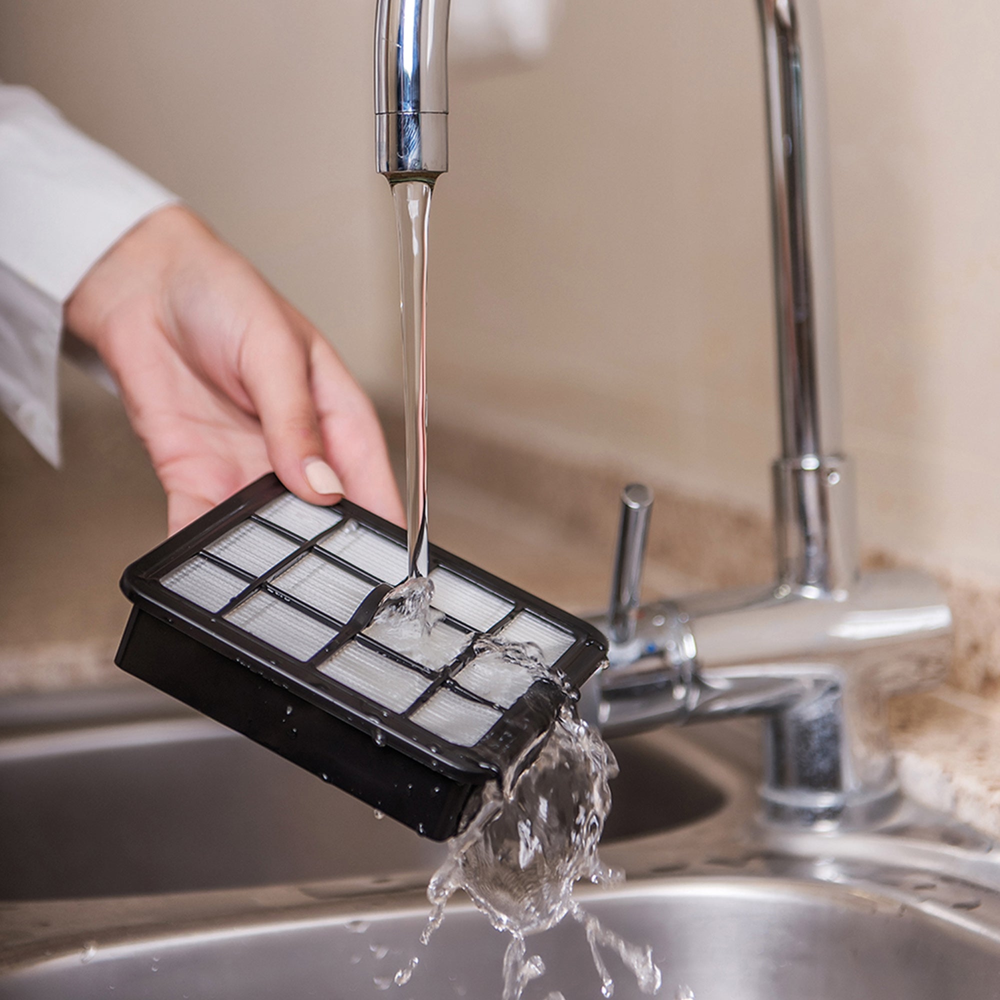 MOTION2 Pet Bagless Cylinder Vacuum Cleaner